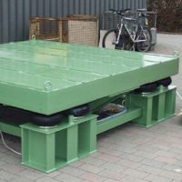 Large heavy duty vibrating table for large products