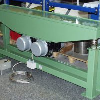 Testing of gear boxes for trucks on vibrating table